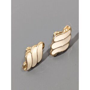 Vintage Monet Cream Enamel Bar Swirl Scallop Pierced Earrings Gold‎ Tone